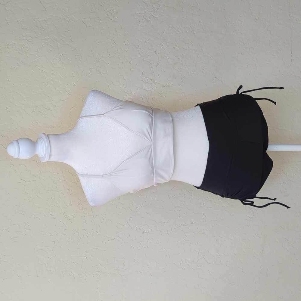 3/$20🌟 White Criss-Cross Halter Top Black Adjustable Boy Shorts Bottom Bikini